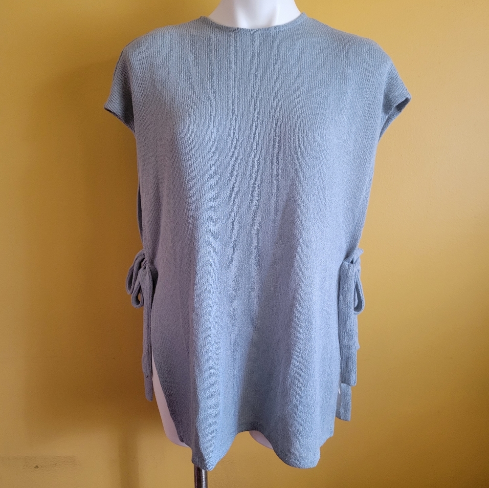 H&M Gray Knit Short Sleeve Top with Tie-up Sides Size Small NWT